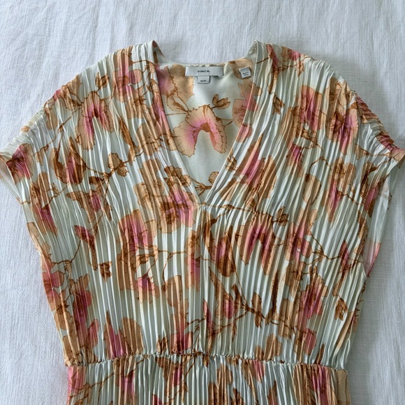 Vince Satin Pleated Floral Cap Sleeve Dress - Picture 3 of 7